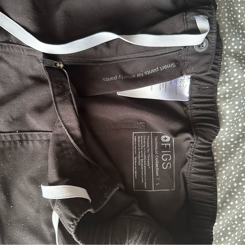 Men’s Large Figs Scrub Pants.